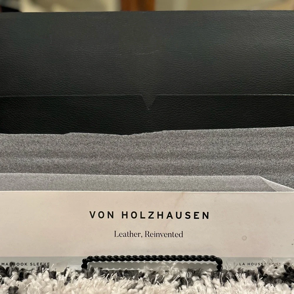 Von Holzhausen The iPad Portfolio Leather Reinvented Case 12.9 Inches Black
